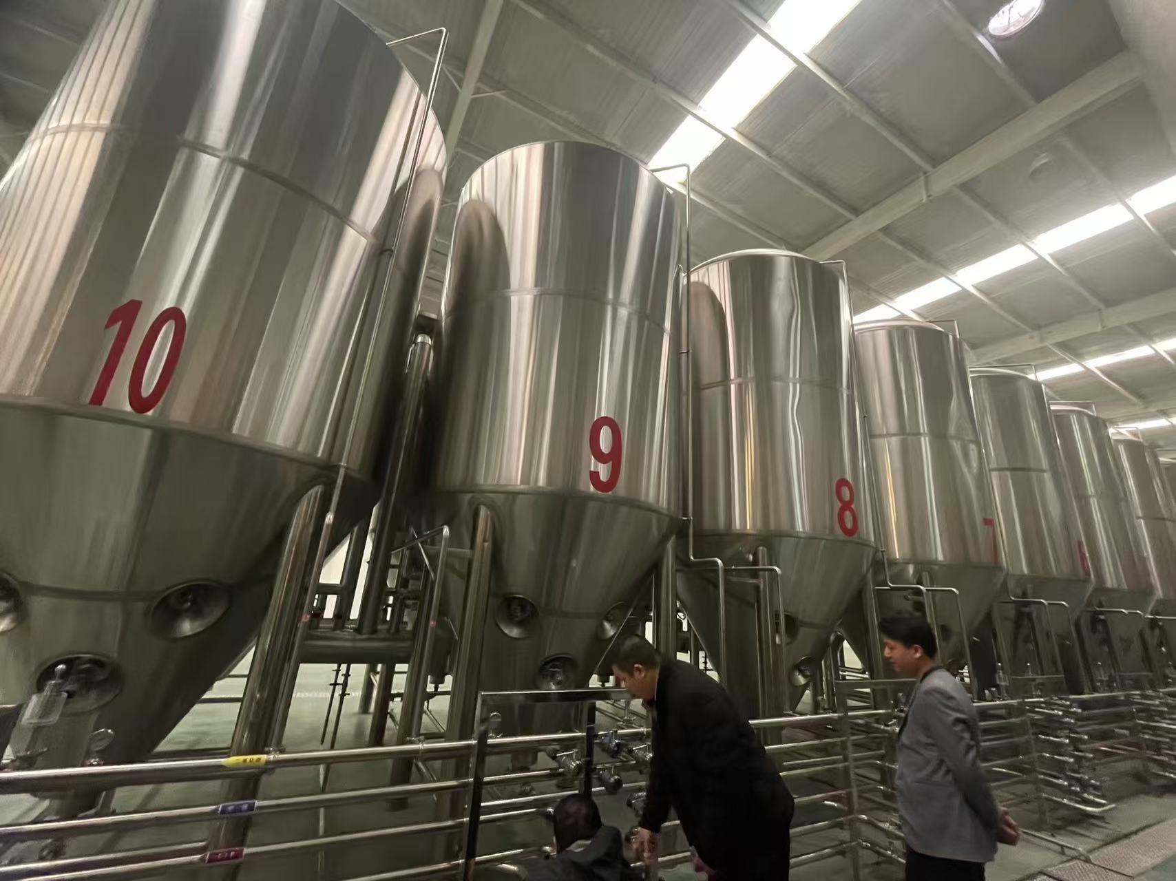 灵寿精酿啤酒设备厂—平面布置、设备设计、制造、调试、培训等一条龙服务